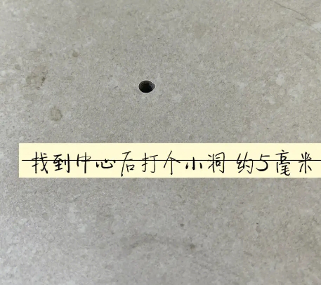 凤城瓷砖空鼓维修公司专业解答在瓷砖铺贴过程中，如果砂料搅拌不均匀，将会带来以下问题